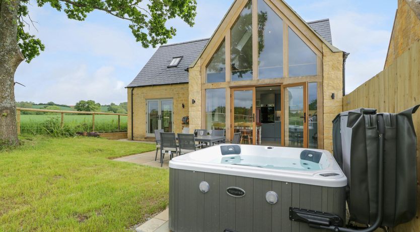 Photo of Cotswold Honey Coloured Cottage
