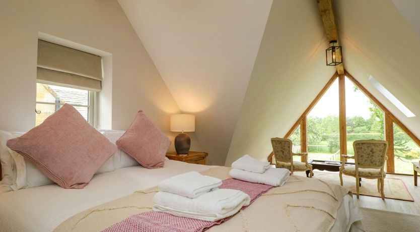 Photo of Cotswold Honey Coloured Cottage