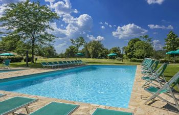 Vineyard Treasure Holiday Home