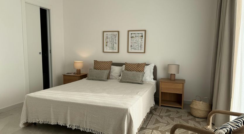 Photo of Siracusa White