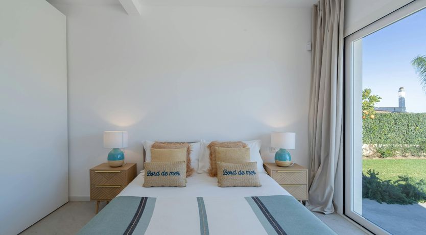 Photo of Siracusa White