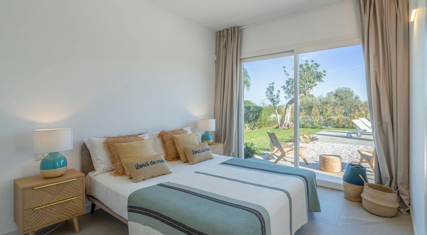 Photo of Siracusa White