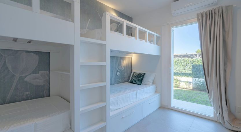 Photo of Siracusa White