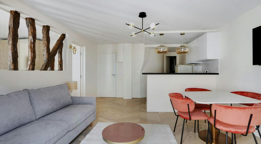 Photo of Antique Avenue