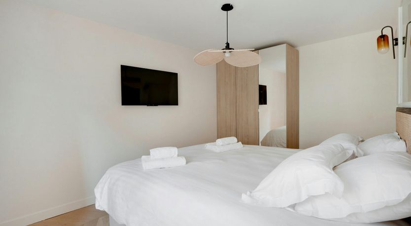 Photo of Antique Avenue