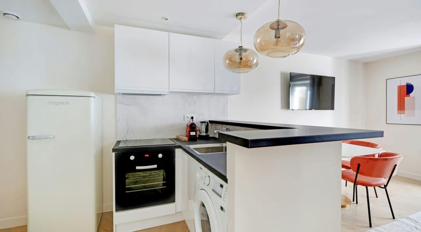 Photo of Antique Avenue