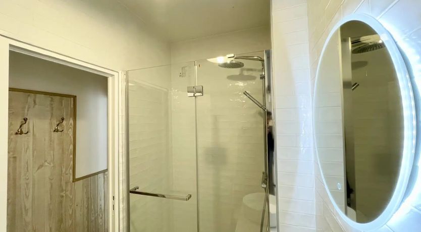 Photo of Golden Avenue