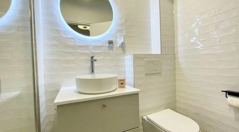 Photo of Golden Avenue