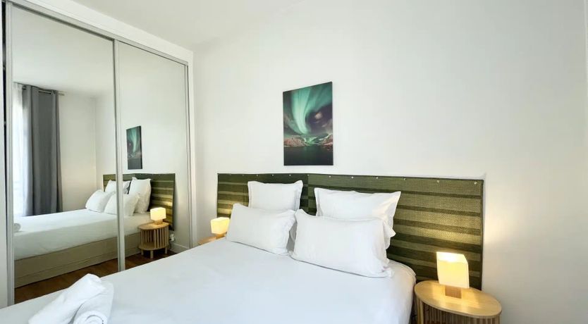 Photo of Golden Avenue