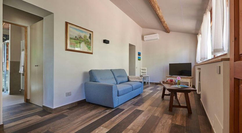 Photo of Vineyard House