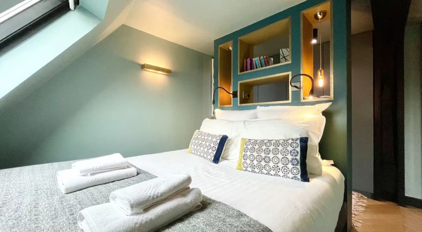 Photo of Parisian Shadow