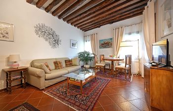 The Canal's Charm Holiday Home