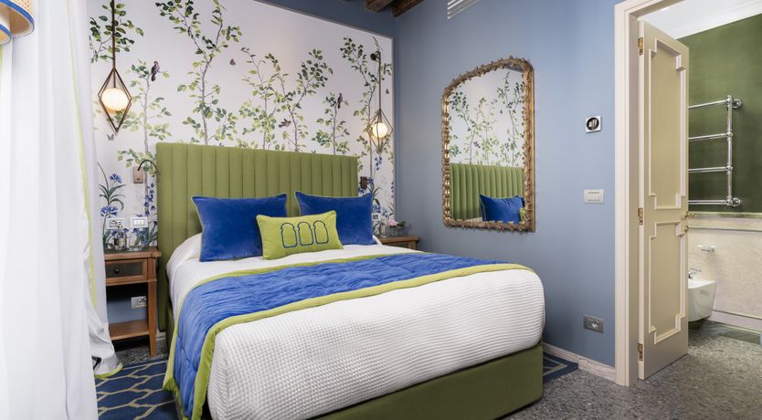 Photo of Canal & Gold