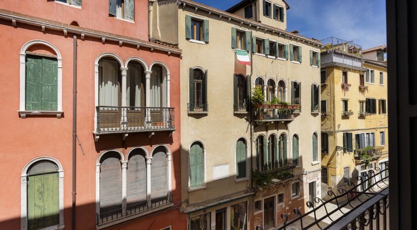 Photo of Canal & Gold