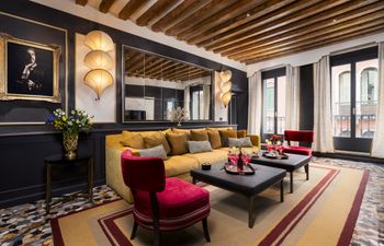Canal & Gold Holiday Home