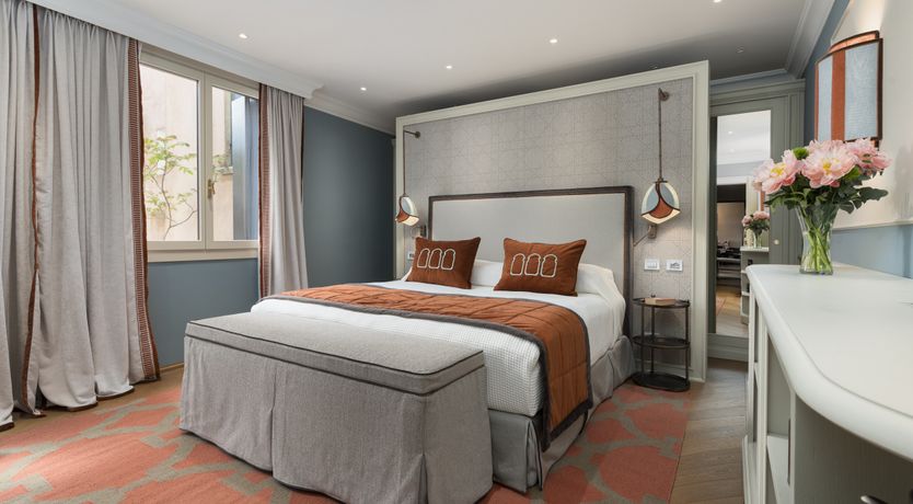 Photo of Canal & Gold