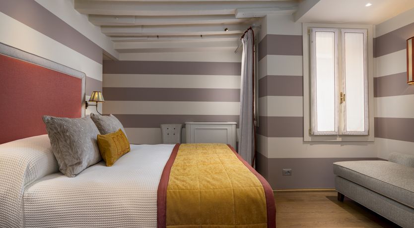 Photo of Canal & Gold