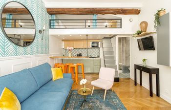 The Paris Place Holiday Home