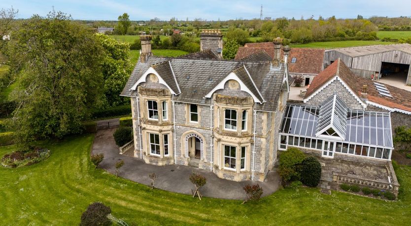 Photo of The Somerset Manor