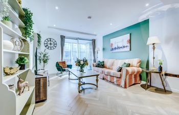 Thames Whispers Holiday Home
