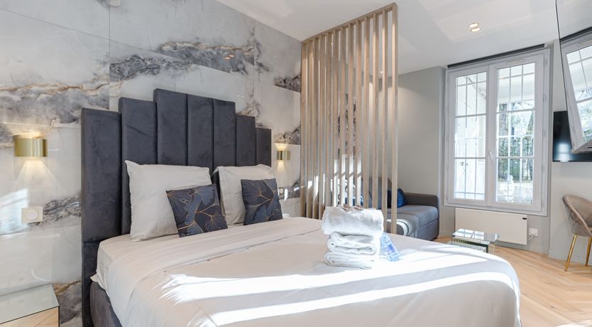 Photo of Neuilly Nocturne