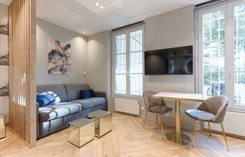 Neuilly Nocturne Holiday Home