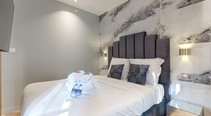 Photo of Neuilly Nocturne