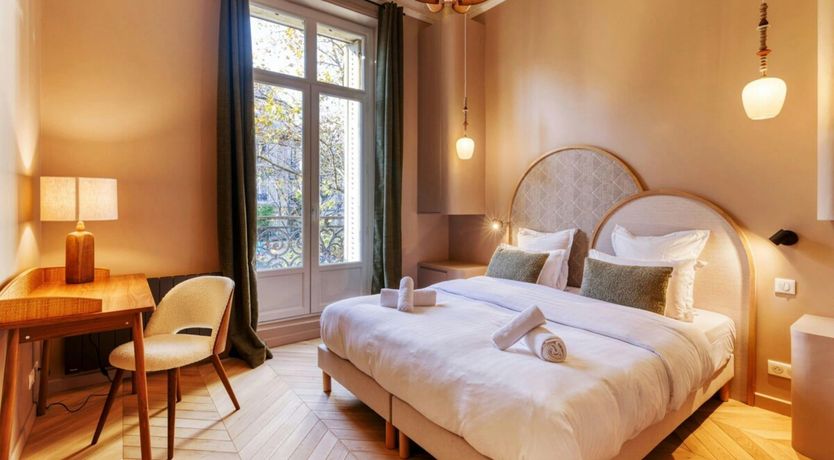 Photo of Antique & Classic