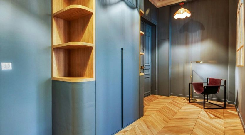 Photo of Antique & Classic