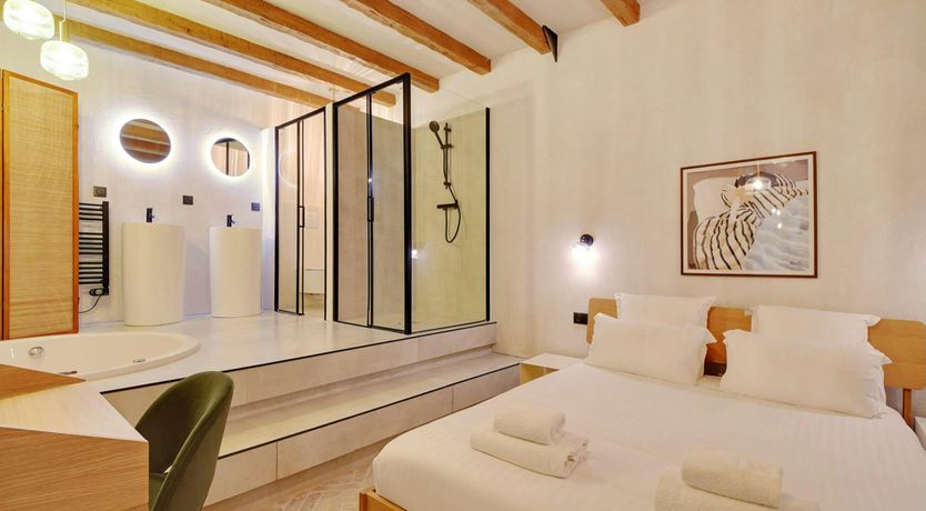 Photo of Old Parisian Charm