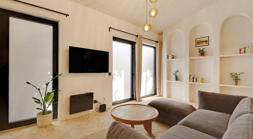 Photo of Old Parisian Charm