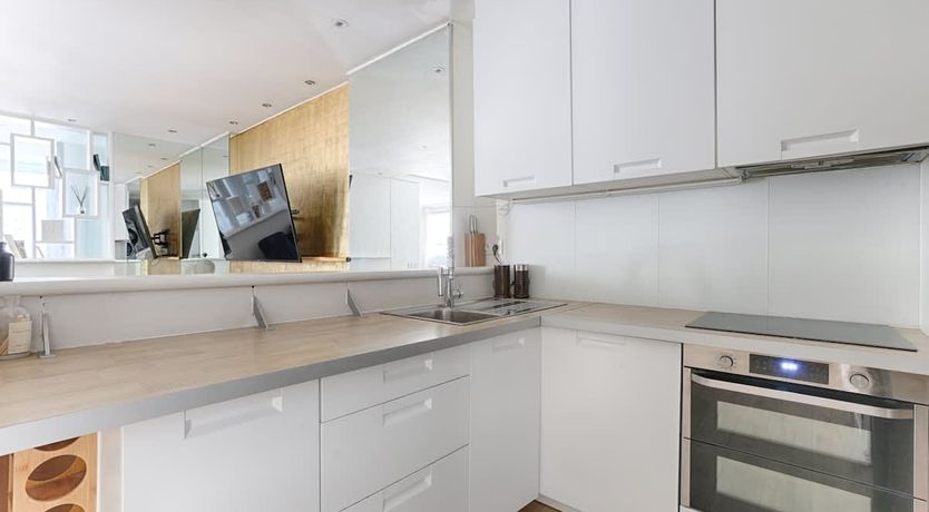 Photo of Elegant Parisian Avenue