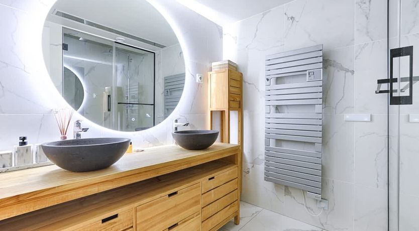 Photo of Elegant Parisian Avenue