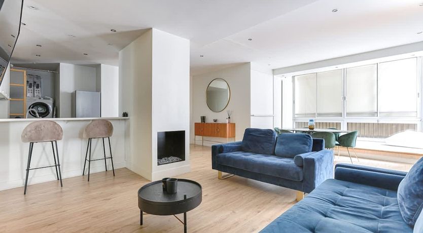 Photo of Elegant Parisian Avenue