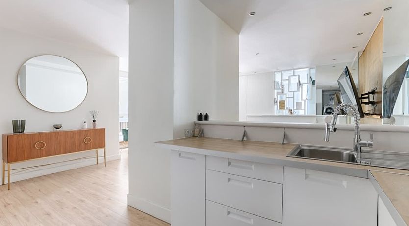 Photo of Elegant Parisian Avenue