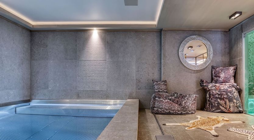 Photo of Alpine Chateau