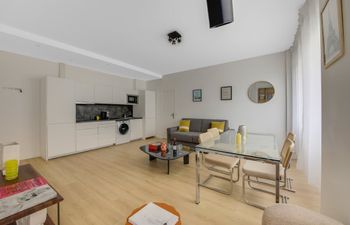 Green Path Holiday Home