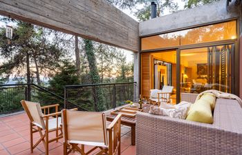 Pine & Gold Holiday Home