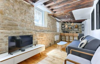 Bright Stone Holiday Home