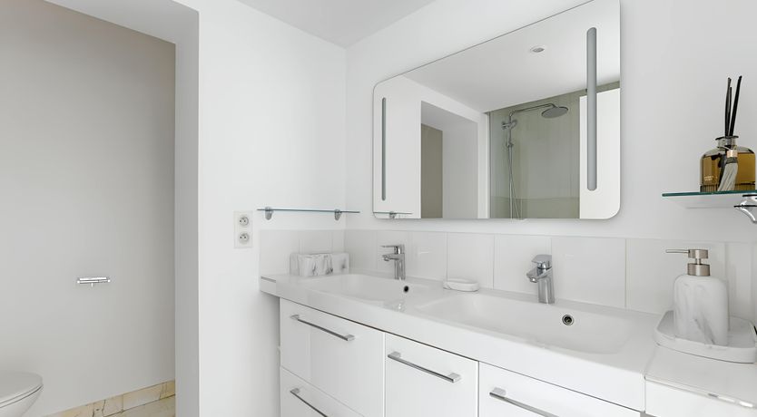 Photo of Modern View