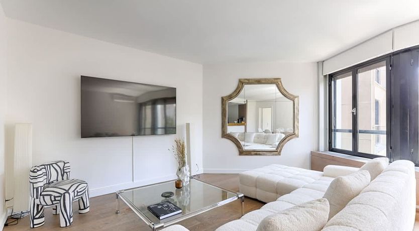 Photo of Modern View