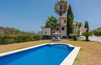 Coastal View Oasis Holiday Home