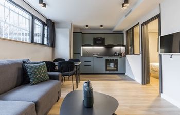 Cafes & Parks Holiday Home