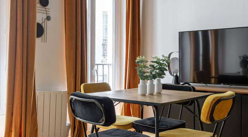 Photo of Avenues & Boulevards