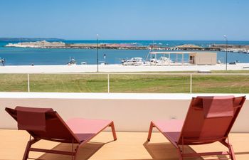 Marina & Beach Holiday Home