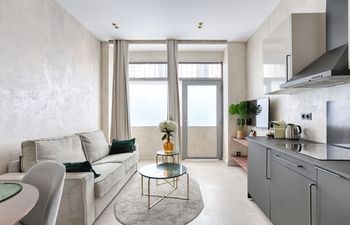 Galleries & History Holiday Home