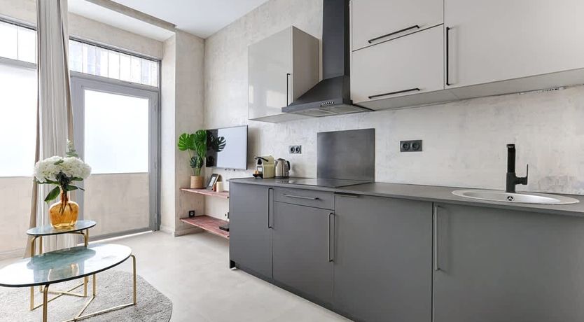 Photo of Galleries & History