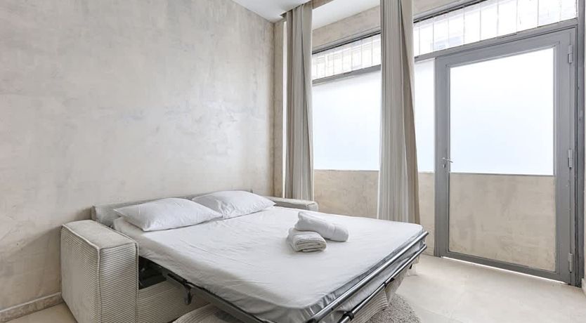 Photo of Galleries & History