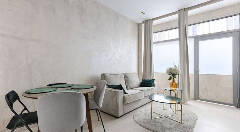 Photo of Galleries & History