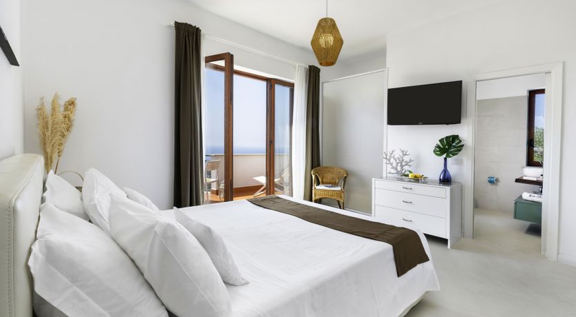 Photo of Li Galli Charm